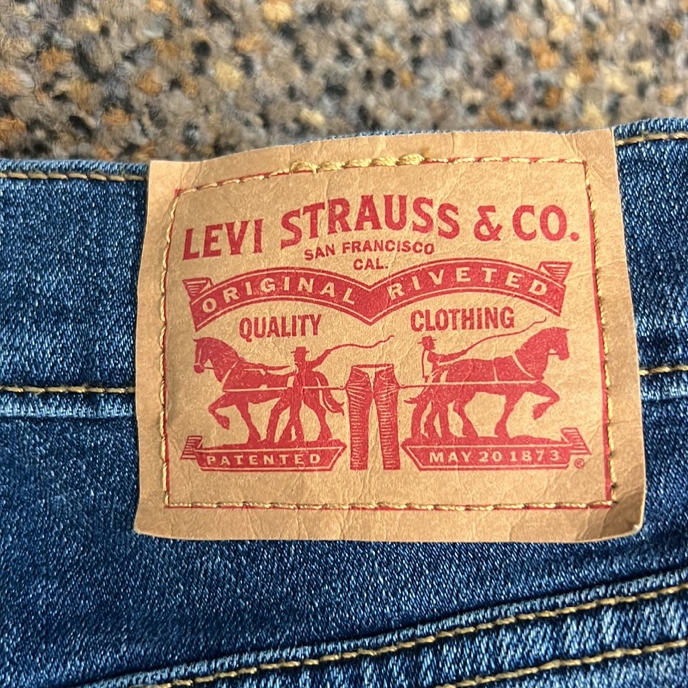 Levi High Rise Shorts - Picture 3 of 5